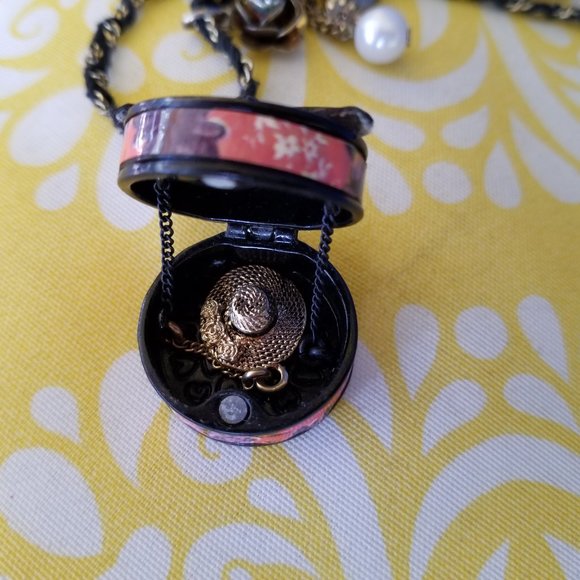 👒Betsey SUN HAT BOX Vintage Floral MIAMI CHIC Charm Necklace - GPC - Picture 14 of 14